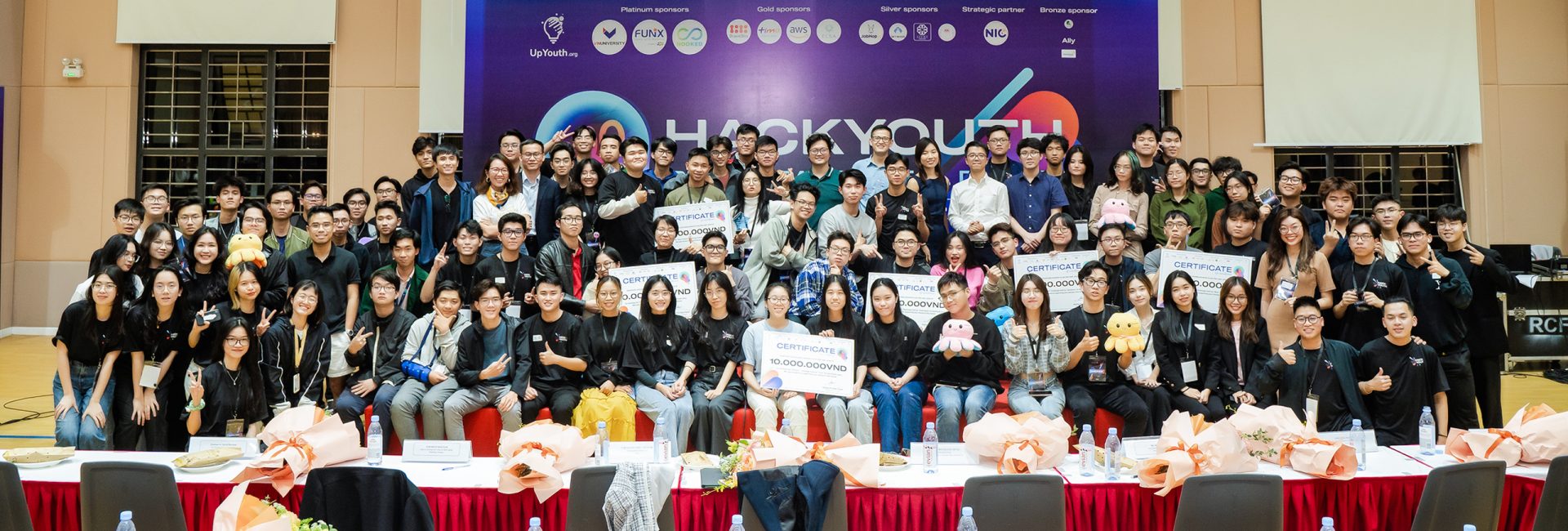 Phó Tổng giám đốc FPT Digital làm ban giám khảo tại chương trình HackYouth 2023 – cuộc thi của các doanh nhân trẻ tương lai đam mê số hoá