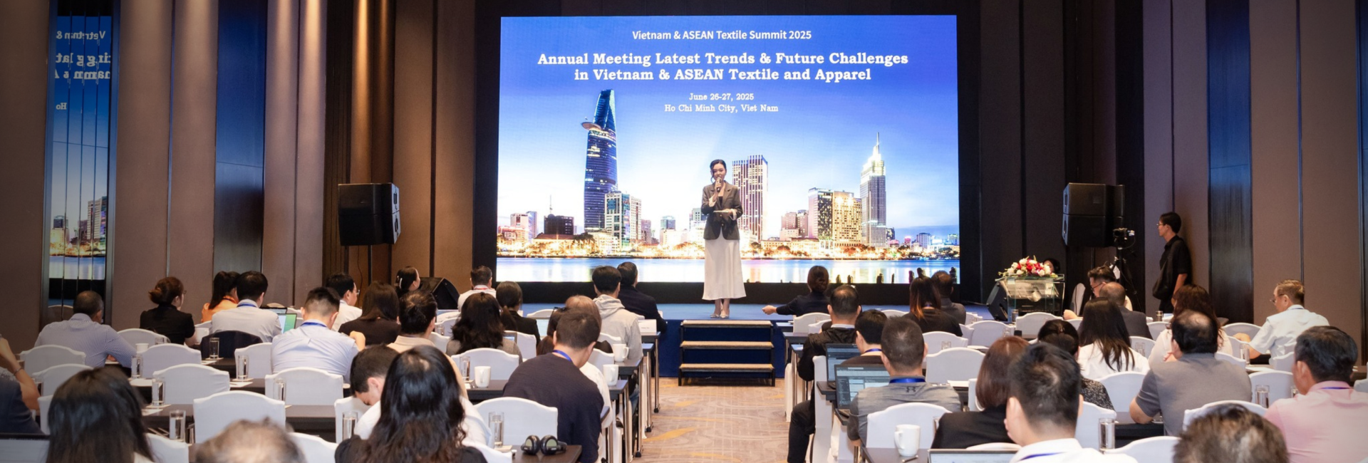 Hội nghị Diễn đàn Dệt May Việt Nam & ASEAN 2025: Chuyển đổi số – Động lực thúc đẩy chuỗi cung ứng an toàn và bền vững trong ngành dệt may