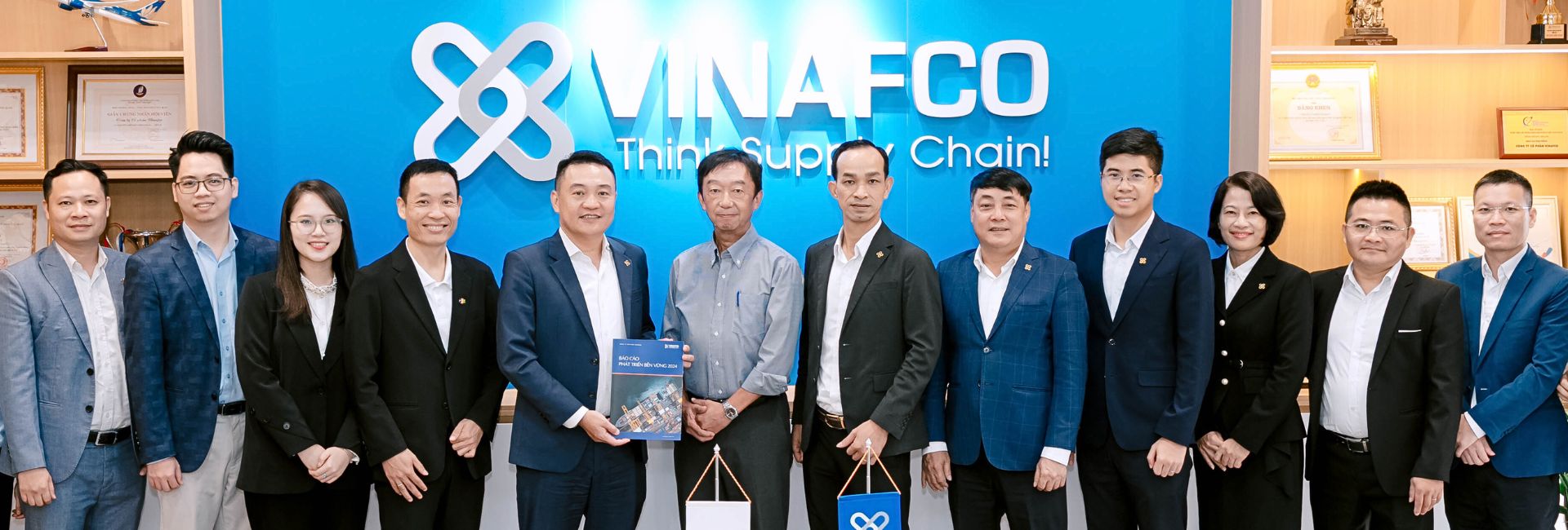 Vinafco hợp tác cùng FPT phát hành Báo cáo Phát triển Bền vững 2024 theo chuẩn GRI: Dấu ấn chiến lược khẳng định cam kết phát triển bền vững trong ngành logistics